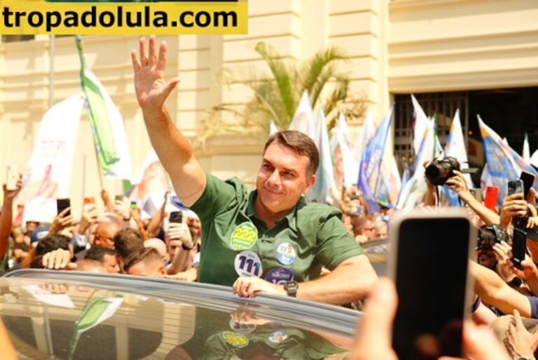 Tropa do Lula Apoiadores de Flávio Bolsonaro unidos pela mesma causa